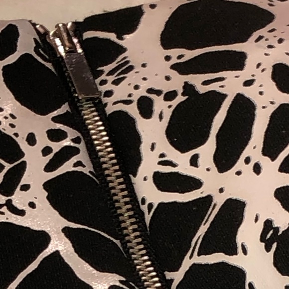 - ELIZABETH & JAMES high rise pencil skirt ! - Picture 4 of 11